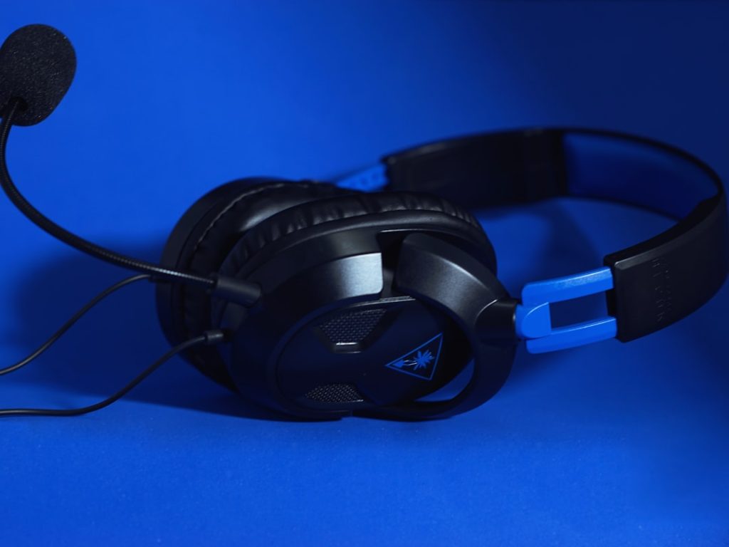 A Turtle Beach Recon 50 on a blue background