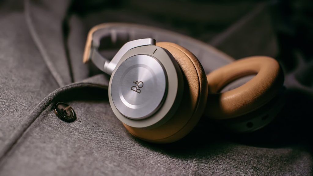 closeup-photo-of-gray-corded-headphones-on-gray-fabric-sheet-kmrtq0-epmg